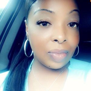 Meet your Posher, Yolinda